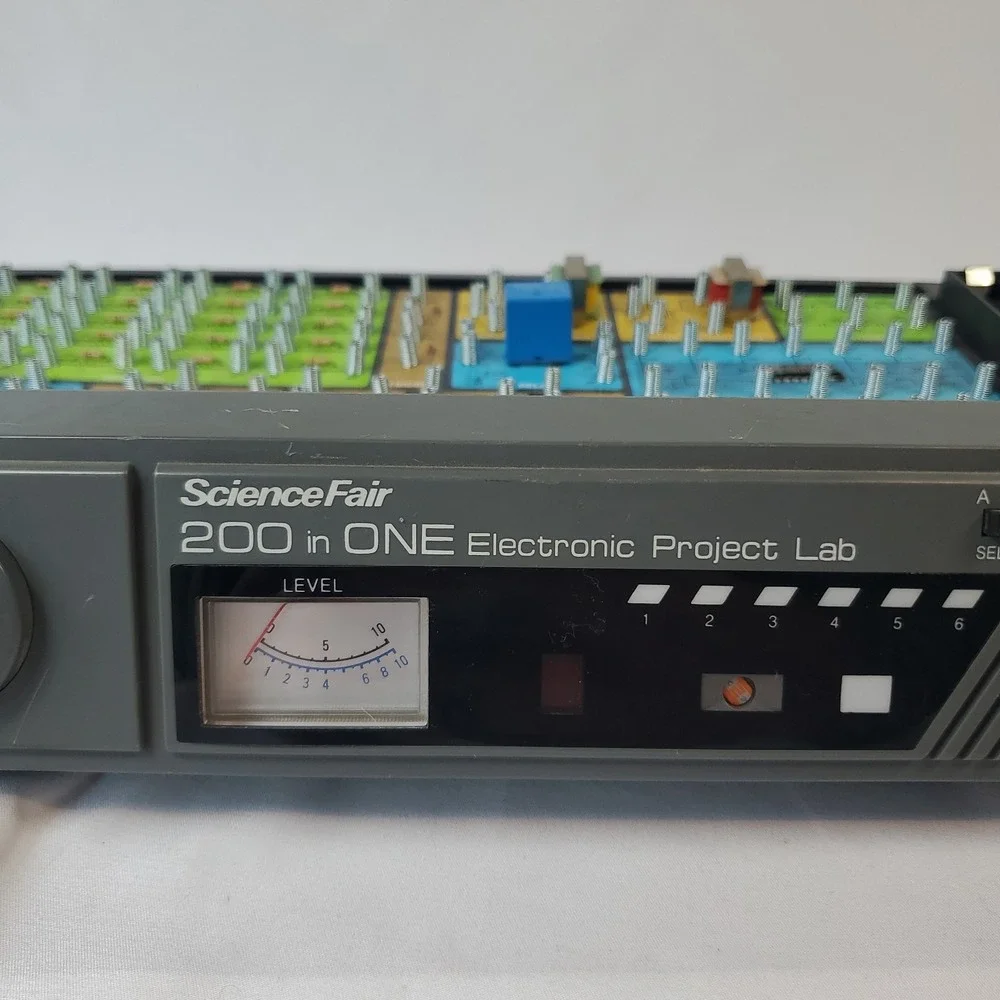 Radio Shack Science Fair 200 In One Electronic Project Lab Kit 28-265